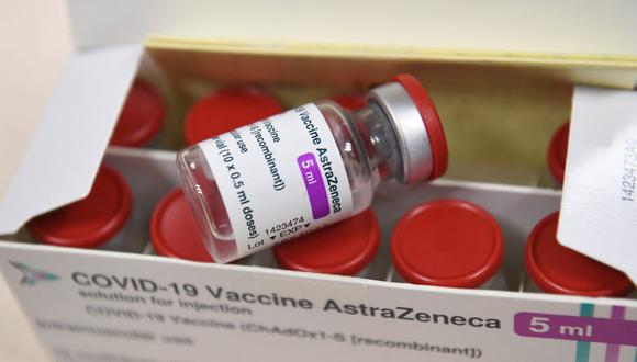 Noruega renuncia a la vacuna de AstraZeneca por los casos anómalos de trombosis detectados, pero se estudia que sus dosis adquiridas sean usadas en el mecanismo COVAX. (Alain JOCARD / AFP).