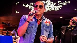 Elvis Crespo conquista a Puerto Rico en el 25 aniversario de “Suavemente”