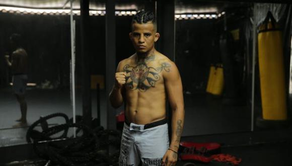 A sus 22 años, John Jairo Quiñones tiene un récord de 7-2 en las MMA. (Foto: Alonso Chero/El Comercio)