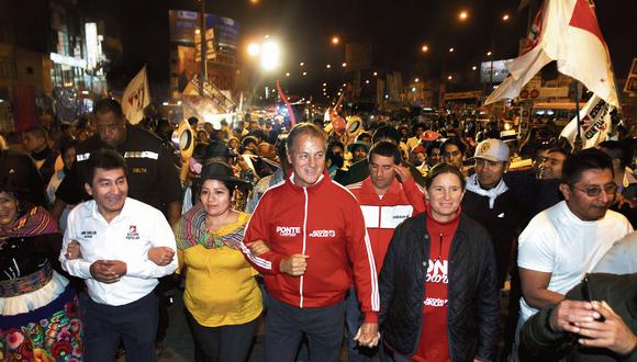 Jorge Muñoz se impuso por más errores de sus rivales que por sus propios aciertos, coincidieron expertos. (Foto: Eduardo Cavero/ El Comercio)