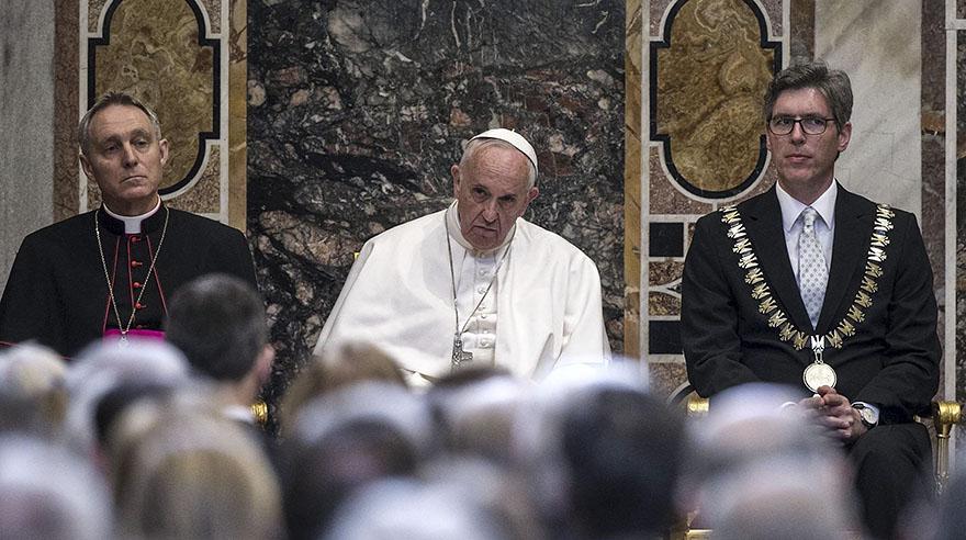 El Papa Francisco recibe el premio Carlomagno - 1