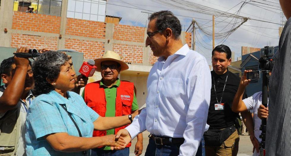 Martín Vizcarra votó a las 8:40 a.m. en un colegio de Moquegua. (Andina)
