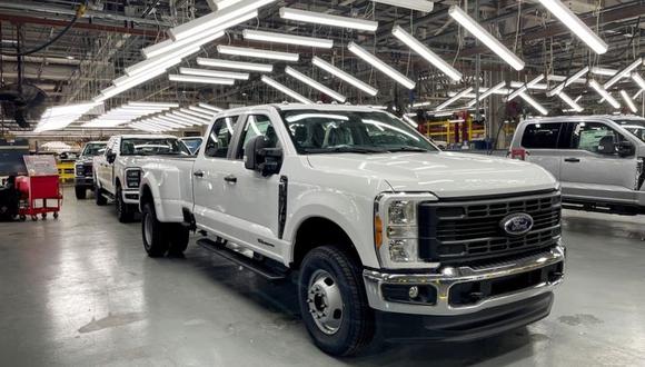 Los camiones Ford Super Duty se ven en la planta de ensamblaje de Kentucky Truck en Louisville, Kentucky, EE. UU., 27 de abril de 2023. REUTERS/Joseph White
