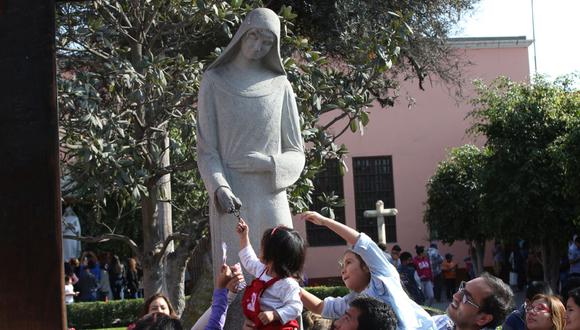 Estas son las actividades que podrás realizar en familia para celebrar el Día de Santa Rosa de Lima | Foto: Andina