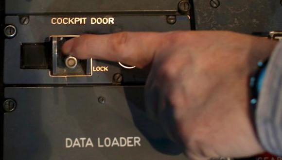 El interruptor del sistema de bloqueo de la cabina del piloto. (Reuters)