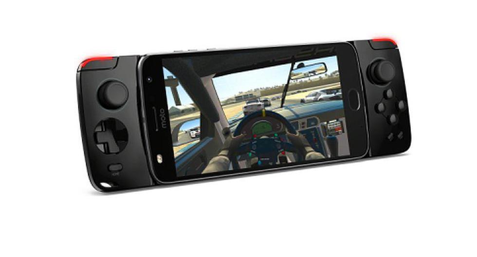 El Moto Z2 Play, smartphone modular de Motorola, se convierte en una especia de PSP gracias a los “moto-mods”. (Foto: Motorola)