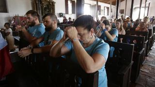 En Panamá para ver al papa Francisco, peregrinos polacos duermen en sinagoga