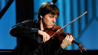 Joshua Bell: "Dirigir desde el violín me llena mucho más"