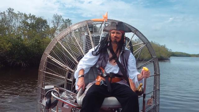 FOTO 1 de 4 | El personaje Jack Sparrow invita a los niños que visiten los Everglades de Florida a través de Facebook | Crédito: Collier County Sheriff's Office. (Desliza la imagen hacia la izquierda para ver más fotos)