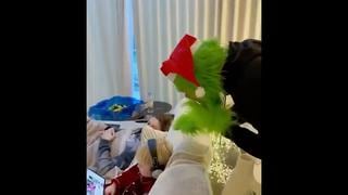 Se robó la Navidad: Kevin de Bruyne se disfrazó de ‘El Grinch’ y asustó a todos en su hogar | VIDEO
