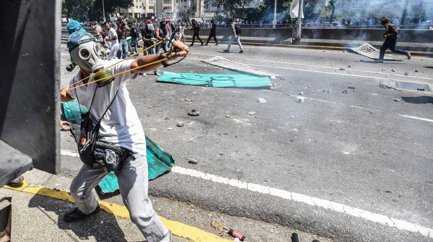 Venezuela: Policías y manifestantes se enfrentan en las calles - 13