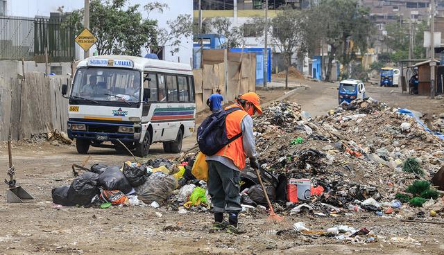 El 17 de enero del 2017 el Ministerio de Salud declaró en alerta sanitario al distrito de Villa María del Triunfo por las 4 mil toneladas de basura acumuladas en las calles (Foto: Jessica Vicente)