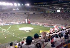 ‘Noche crema’: Hinchas de la ‘U’ ya llenan estadio Monumental  