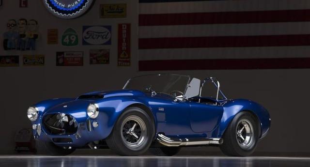 6. Shelby Cobra 427 Super Snake (1966). Una obra maestra que llegó a manos de Carroll Shelby. Este ejemplar con motor V8 de 7.0 litros y 485 hp se vendió por US$ 5.4 millones.