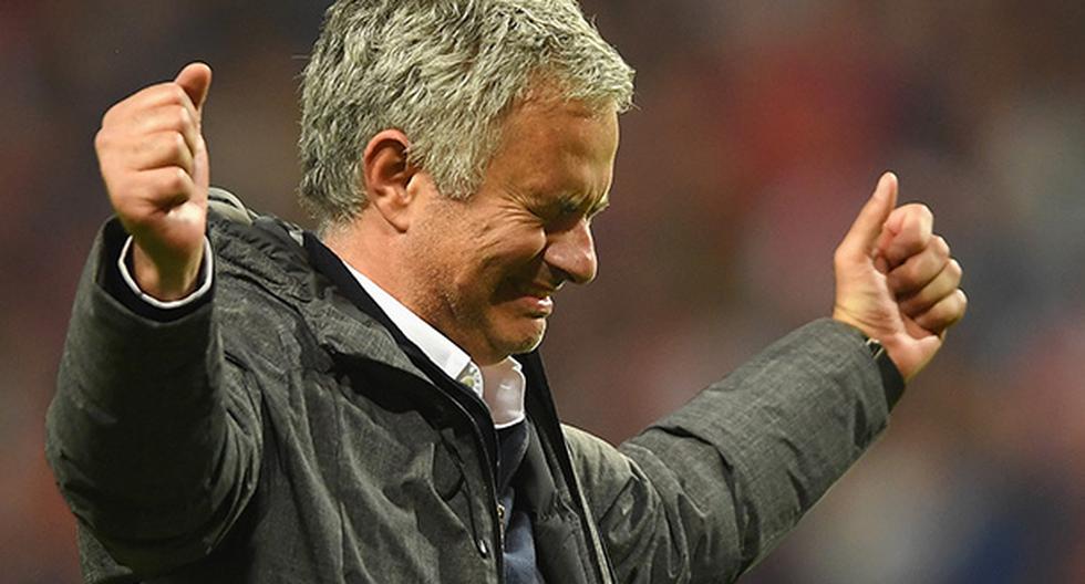 José Mourinho celebra el título de la Europa League con el Manchester United, torneo que hace poco menospreció. (Foto: Getty Images)