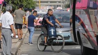 Gas en moto y bicicleta: un peligro inminente que nadie está controlando