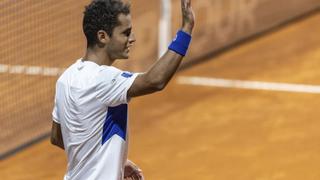 Varillas remontó ante Juncheng Shang y clasificó en Roland Garros 