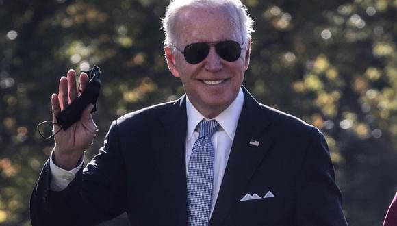 El presidente Joe Biden camina por el jardín sur de la Casa Blanca en Washington, DC., EL 8 de noviembre de 2021. (EFE / EPA / OLIVER CONTRERAS).