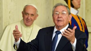 Raúl Castro en el Vaticano: Si el Papa sigue así vuelvo a rezar