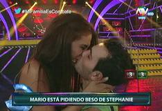 Combate: Mario Irivarren besa a Stephanie Valenzuela