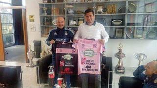Jorge Sampaoli posó con la camiseta de Sport Boys en Buenos Aires