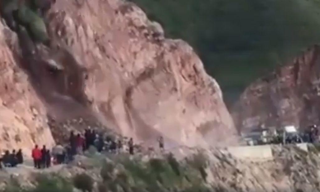 Cusco: deslizamiento habría sepultado a una mujer en vía a Paucartambo