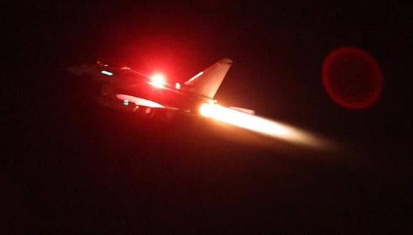 Un avión de las Royal Air Force participa en un ataque contra objetivos hutíes en Yemen. (EFE).
