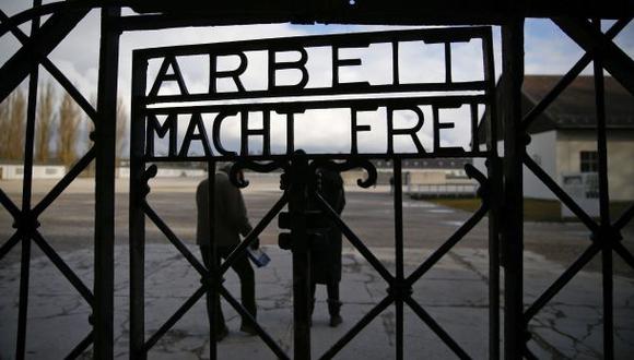 Roban histórica puerta del campo de concentración de Dachau