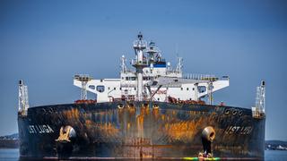 Qué se sabe de la misteriosa flota que ayuda a Rusia a transportar su petróleo por el mundo a pesar de las sanciones