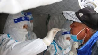 Por qué China mantiene su objetivo de no registrar ninguna infección de coronavirus