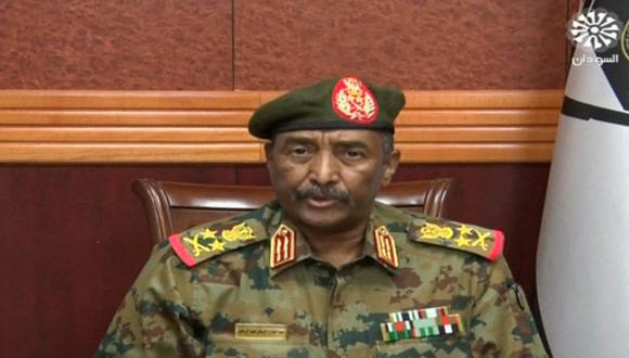 El general del ejército Abdel Fattah al-Burhan, quien lidera el golpe de Estado en Sudán. (Foto: AFP).