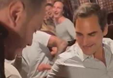 La imperdible reacción de Federer cuando un fan le muestra un tatuaje en su honor | VIDEO 