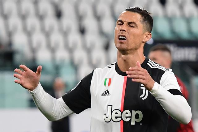 Cristiano Ronaldo falló un penal en el primer tiempo del Juventus vs. Milan | Foto: AFP