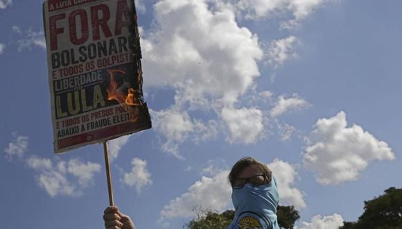 Bolsonaro calificó a los manifestantes contra los bloqueos de recursos de la educación de "idiotas útiles" e "imbéciles". (Foto: AP)