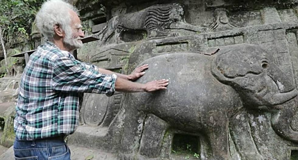 Desde hace más de 40 años, Alberto esculpe figuras de indígenas, héroes, animales y símbolos religiosos usando un clavo como cincel y una piedra como martillo. (Foto: AFP)