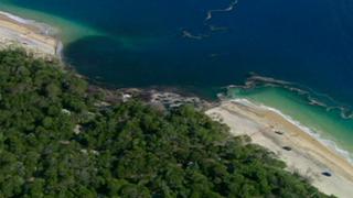 Australia: El socavón que "se comió" parte de una playa [VIDEO]