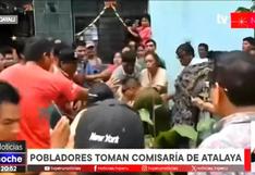 Ucayali: vecinos toman a la fuerza comisaría de Atalaya y golpean a policías ante el incremento de la delincuencia | VIDEOS