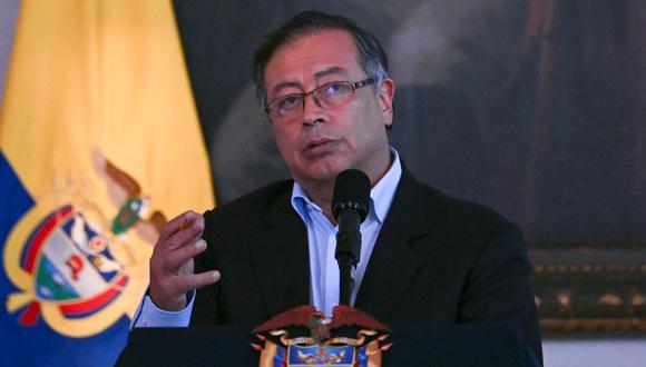 El presidente de Colombia, Gustavo Petro, habla durante una conferencia de prensa con motivo de sus primeros 100 días en el cargo el 15 de noviembre de 2022. (Juan BARRETO / AFP).