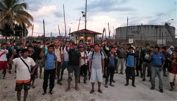 Pobladores loretanos armados con lanzas tomaron días atrás la Estación 5 de Petro-Perú. Demandan que el Gobierno atienda sus reclamos.