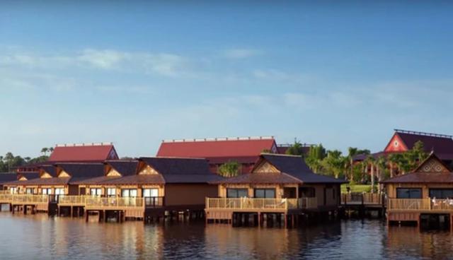 Disney Polynesian Village Resort. Aunque se ubica en Orlando, este lugar proyecta la atmósfera del Pacífico Sur. Al llegar, los huéspedes podrán participar de una verdadera fiesta hawaiana con el clásico baile del "hula hula". Tiene palmeras tropicales y una variada vegetación. (Foto: Difusión)