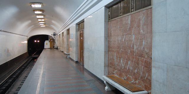 Esta estación del metro en Kiev te lleva 100 metros bajo tierra - 3