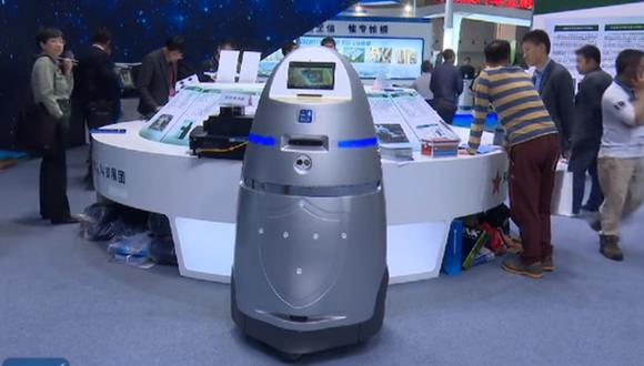 China: robots empiezan a patrullar en aeropuertos locales