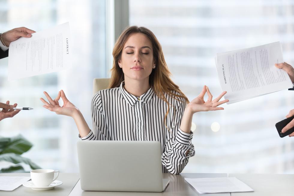 Ya sea que trabajes en una oficina o desde casa, la carga sigue siendo alta y también tus niveles de estrés. Por eso, junto al psicólogo organizacional Renzzo Rengifo, proponemos 5 ideas que debes probar para decirle adiós al estrés.
(Foto: Shutterstock)