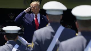 Donald Trump intenta calmar las aguas con el Pentágono en la academia militar de West Point | FOTOS