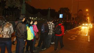 Cústeres llevaron a pasajeros que hacían cola en corredor azul