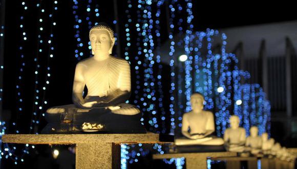 Las estatuas de Buda se ven el día siguiente a Wesak en Colombo el 9 de mayo de 2009. Wesak, el día más sagrado del calendario budista. (Foto: AFP)
