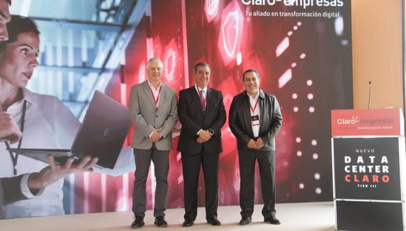 Humberto Chávez, director general de Claro Perú; Raúl Pérez-Reyes, ministro de Transportes y Comunicaciones; y Juan David Rodríguez, director de Tecnología de Claro. (Foto: Claro)