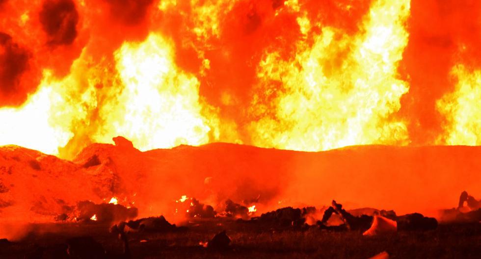 Un 18 de enero del 2019, explota un oleoducto saboteado para la toma ilegal de gasolina en Tlahuelilpan, México, causando 135 muertos. (FRANCISCO VILLEDA / AFP).