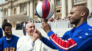 Papa Francisco se lució con los Globetrotters en el Vaticano