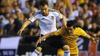 Valencia consigue primer triunfo al aplastar 3-0 al Málaga